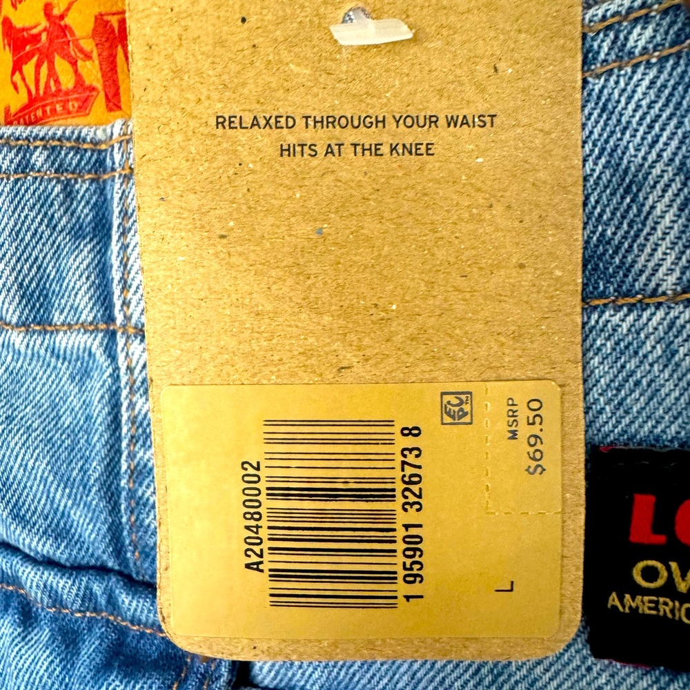 Men’s Levi overall shorts.